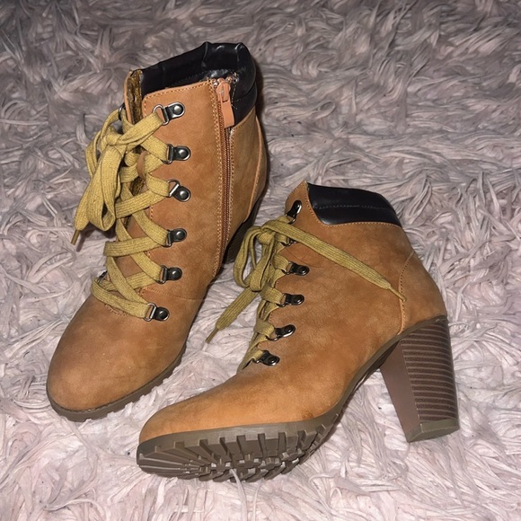BellaMańe Ankle Boots - Picture 1 of 7